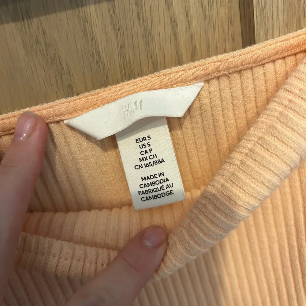 H&M Peach Ribbed Crop Top - Picture 3 of 3